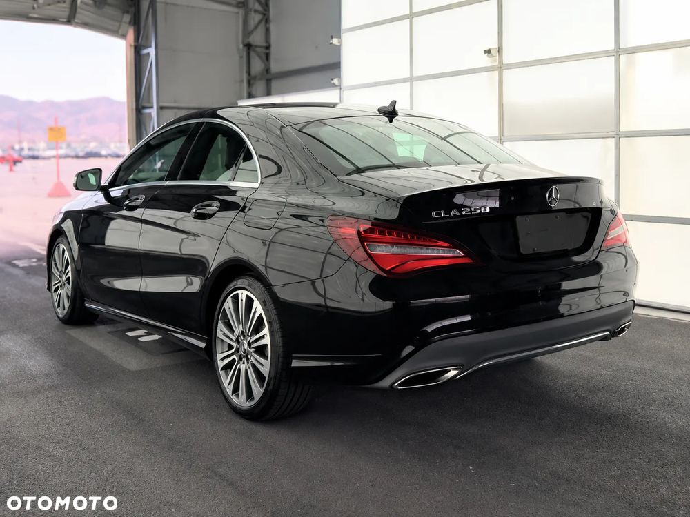 Mercedes-Benz CLA 250 4-Matic - 8