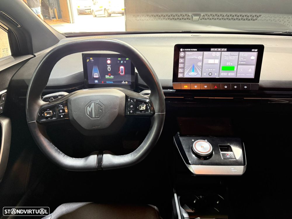 MG MG4 64 kWh Luxury - 27