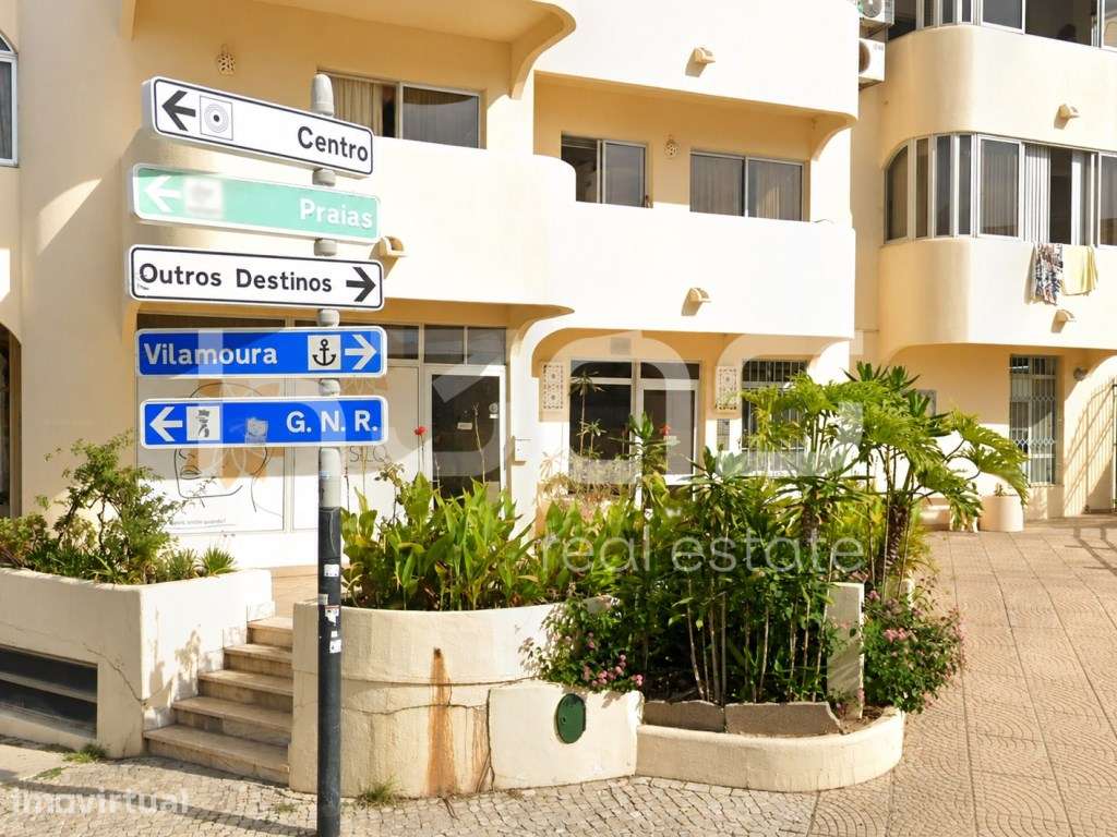 Apartamento T1 com Garagem e Piscina a 800m da Praia - Localização ... - Grande imagem: 3/5
