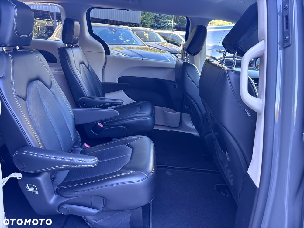 Chrysler Pacifica - 21