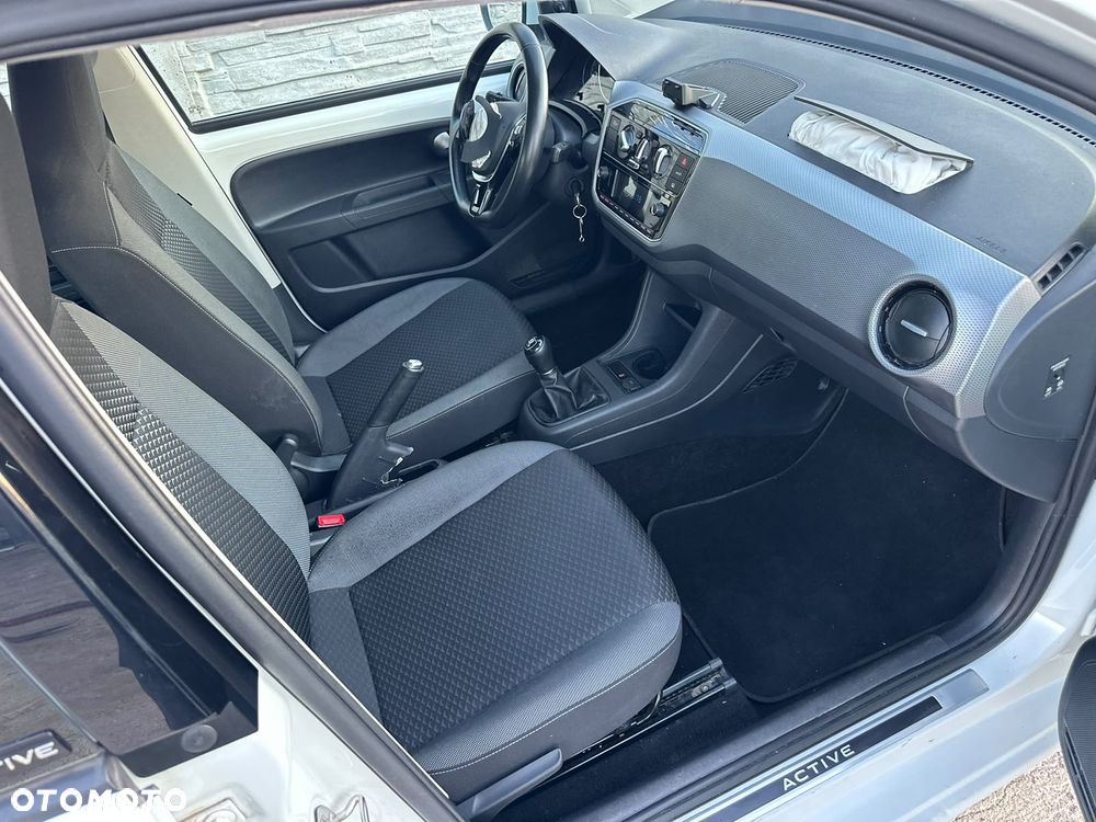 Volkswagen up! Active - 10