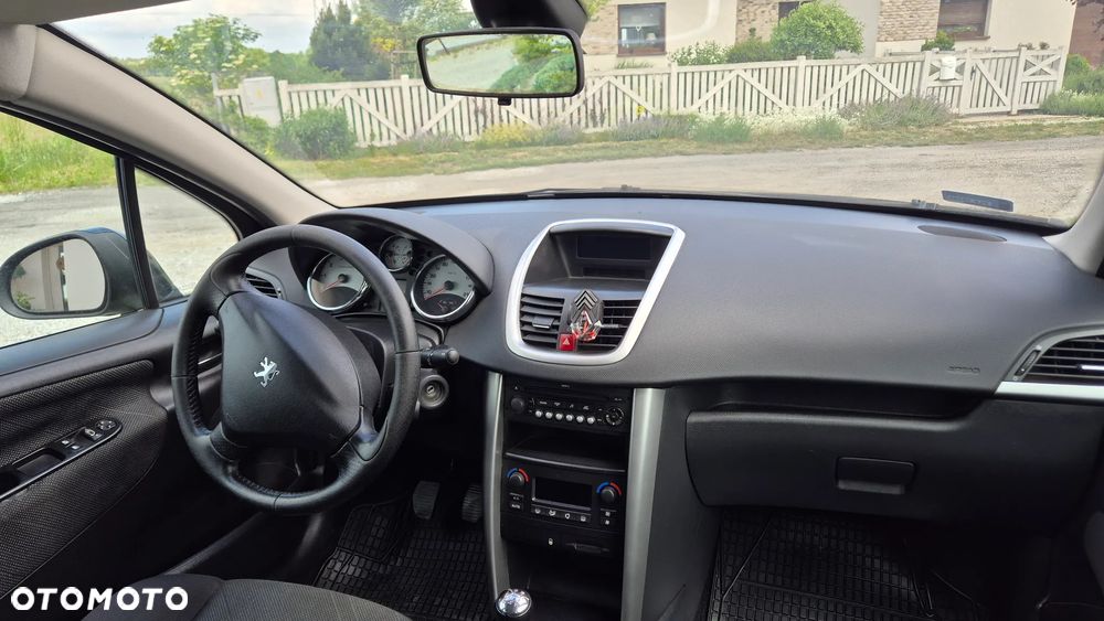 Peugeot 207 - 12