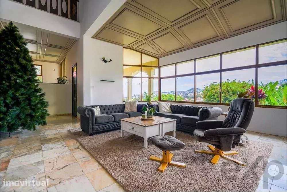 Luxuosa Moradia T8+1 em Funchal: Uma Joia Única no Coração da Madeira - Grande imagem: 4/50