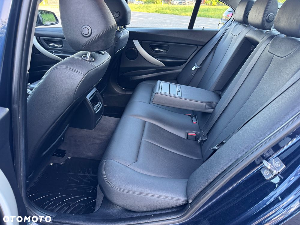 BMW Seria 3 316d - 15