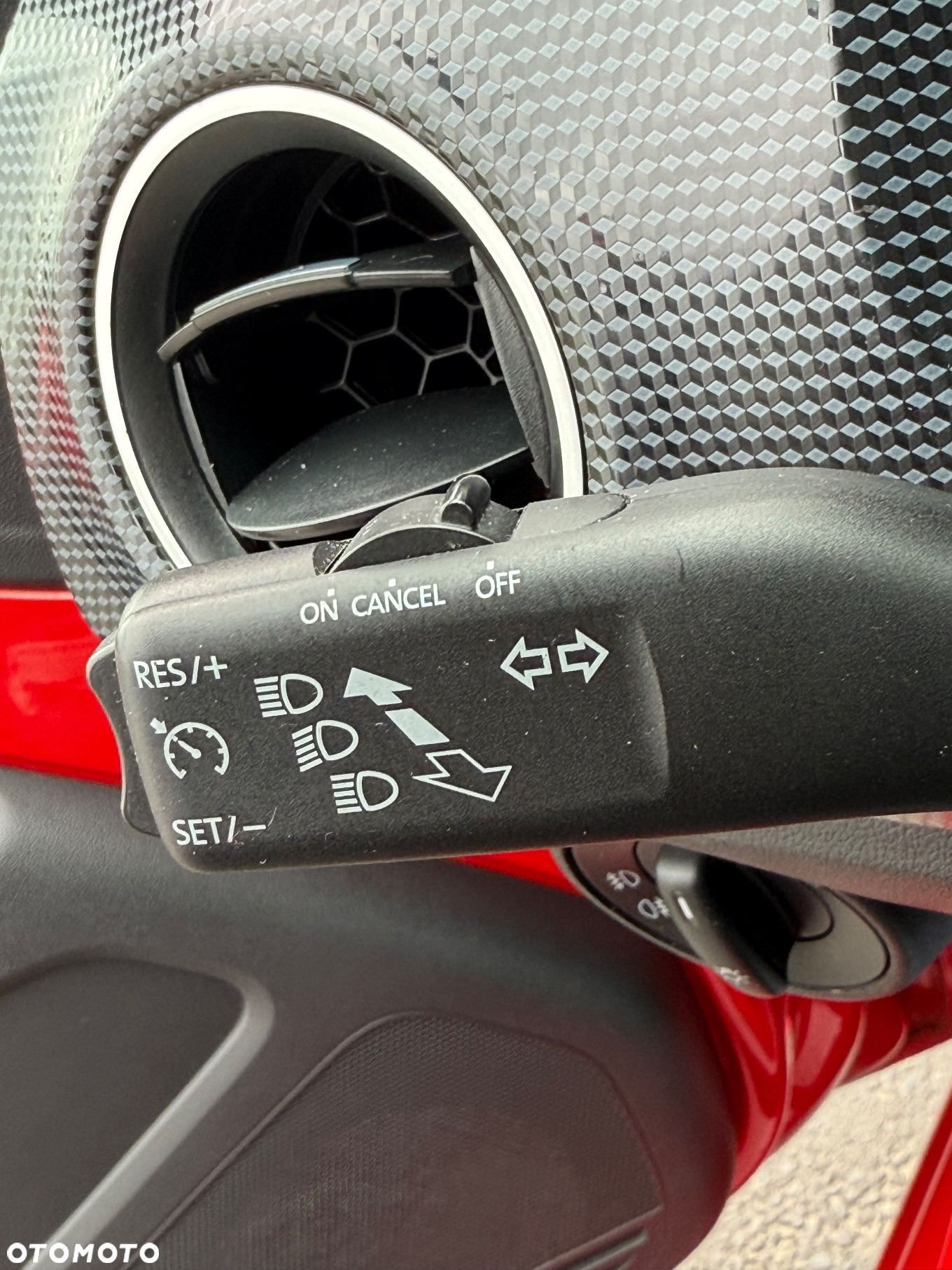 Volkswagen up! colour fortana red - 12