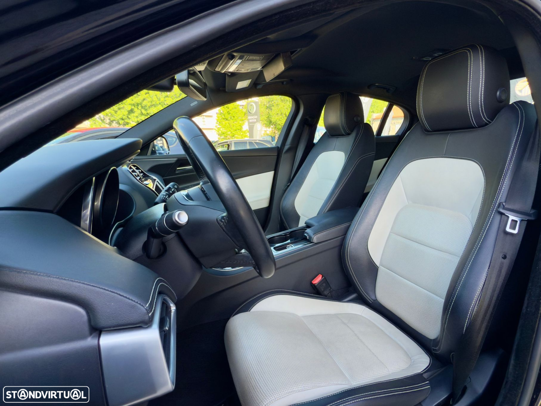 Jaguar XE 2.0 D R-Sport - 12