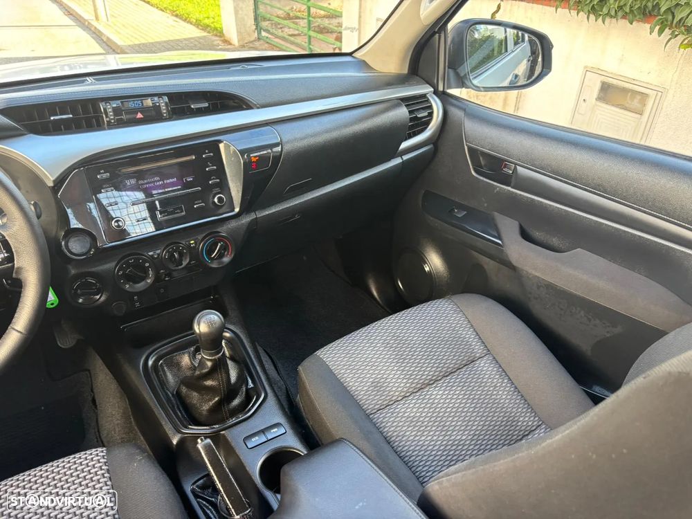 Toyota Hilux 2.4 D-4D 4WD CD CM - 15