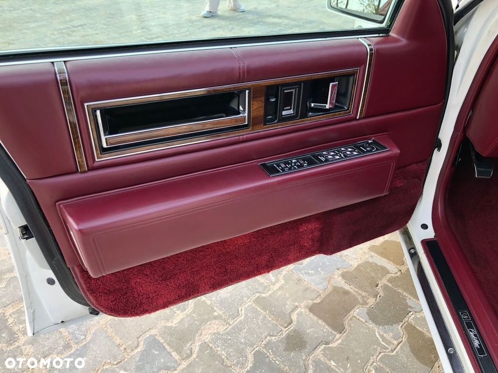 Cadillac Deville 4.9 STD - 6