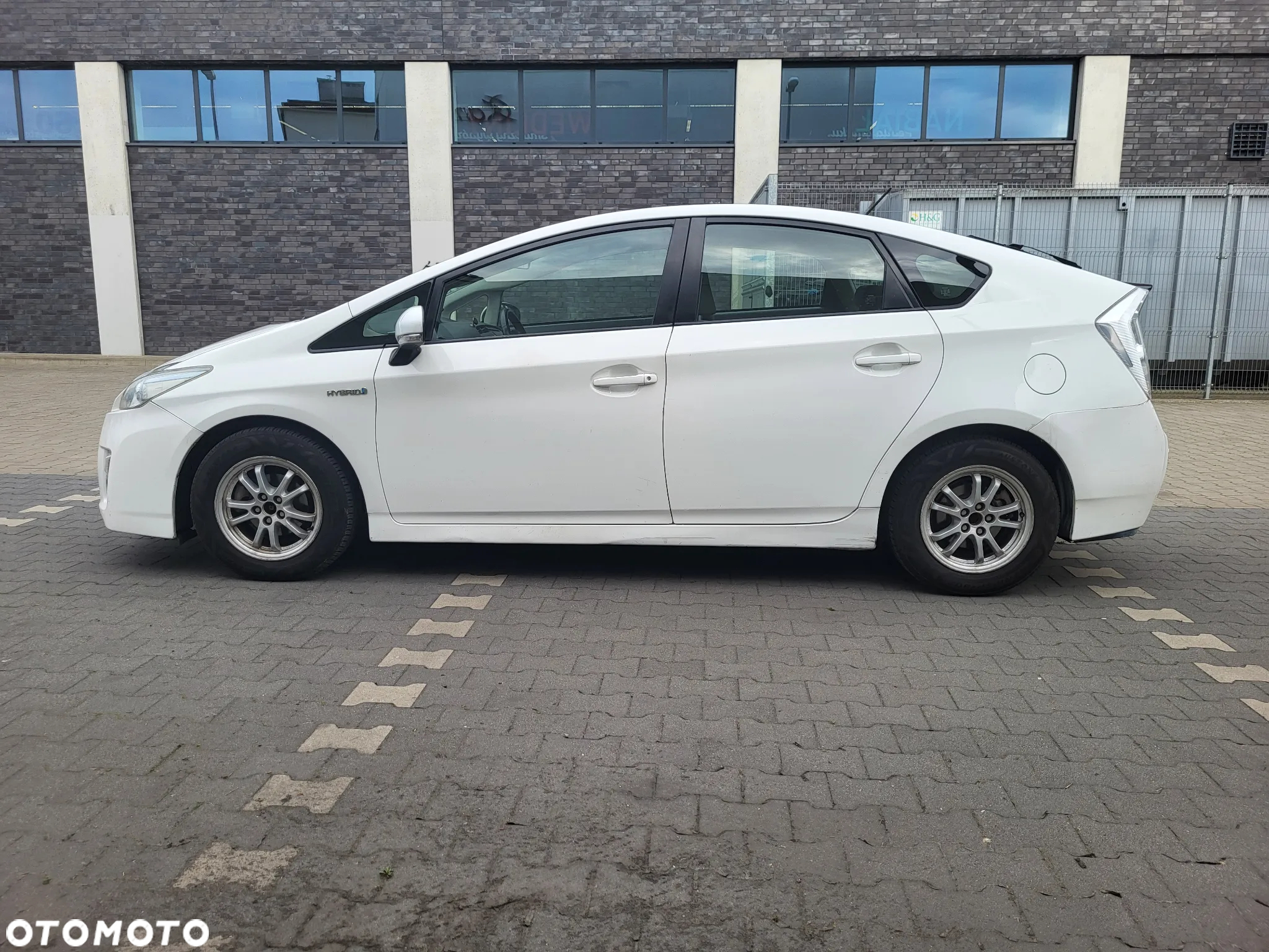 Toyota Prius (Hybrid) - 6