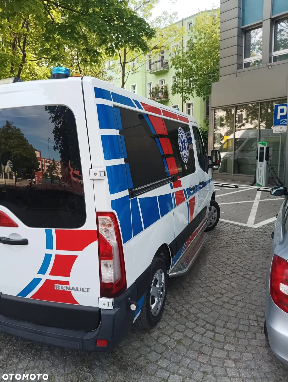 Renault Master Karetka Ambulans - 8