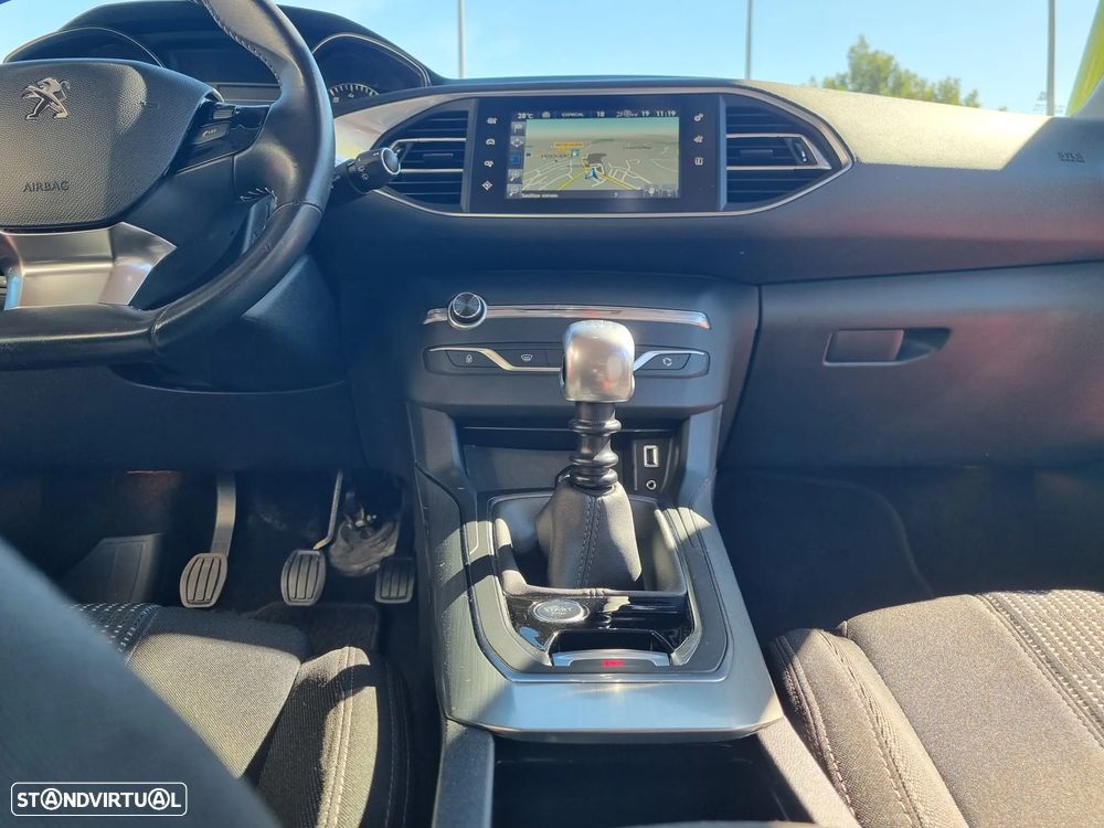 Peugeot 308 SW 1.2 PureTech Allure J17 - 17