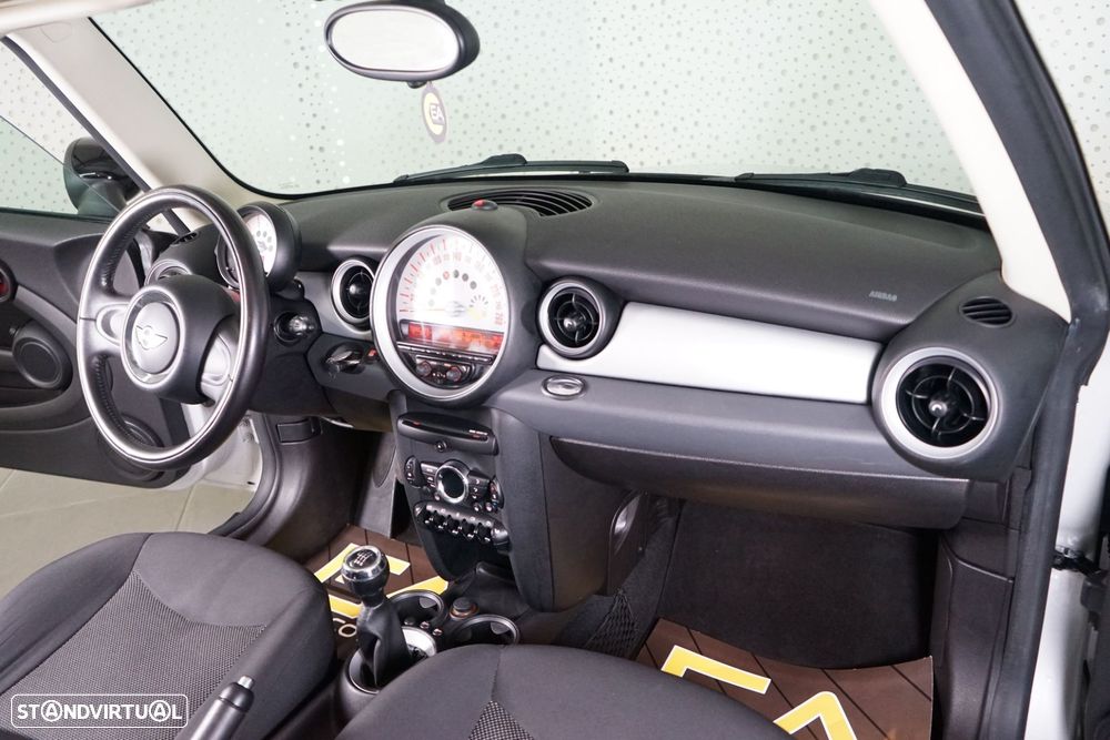 MINI 3 Portas Cooper D - 16