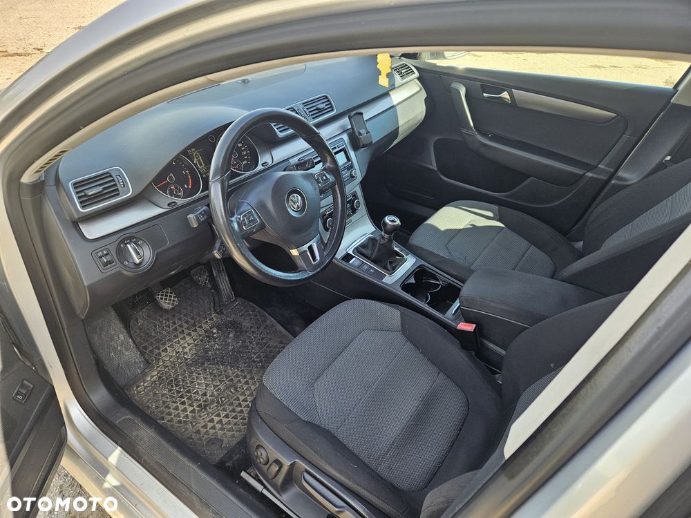 Volkswagen Passat 1.6 TDI Comfortline - 2