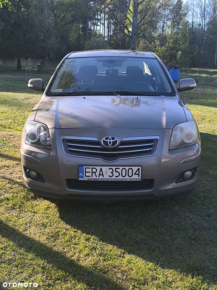 Toyota Avensis 2.0 D-4D Sol - 2