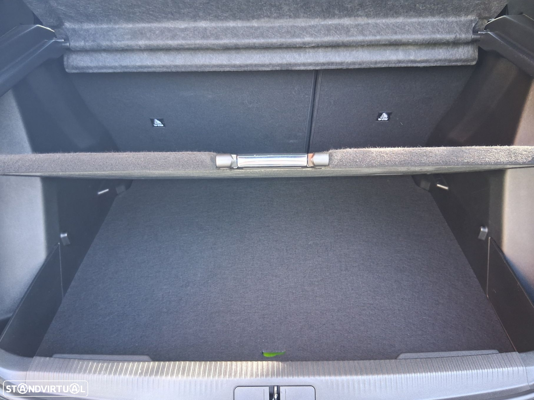 Peugeot 2008 1.2 PureTech Allure EAT8 - 22