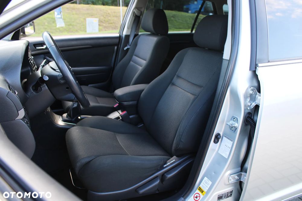 Toyota Avensis - 26