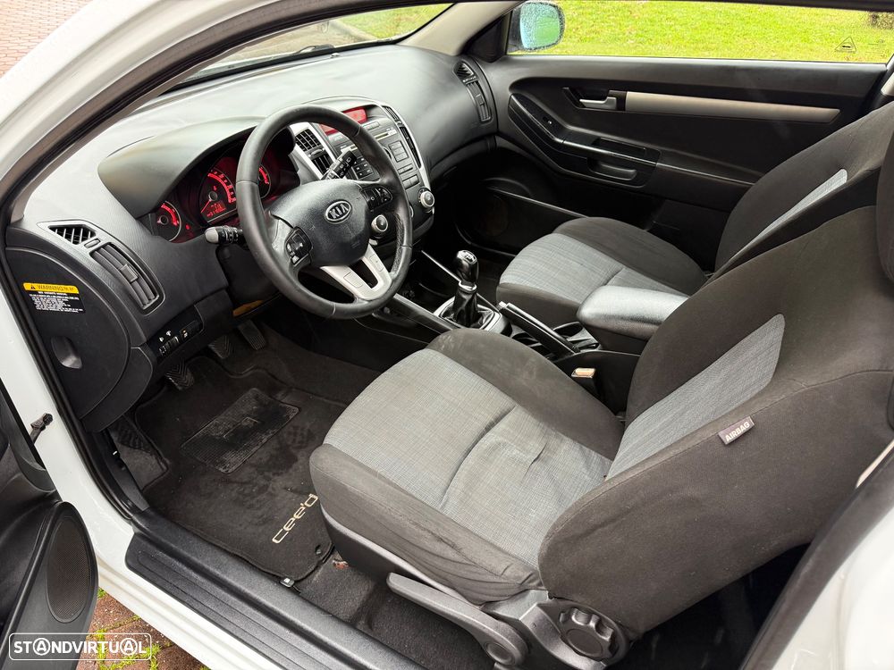 Kia Ceed S Coupé 1.6 CRDi EX - 5