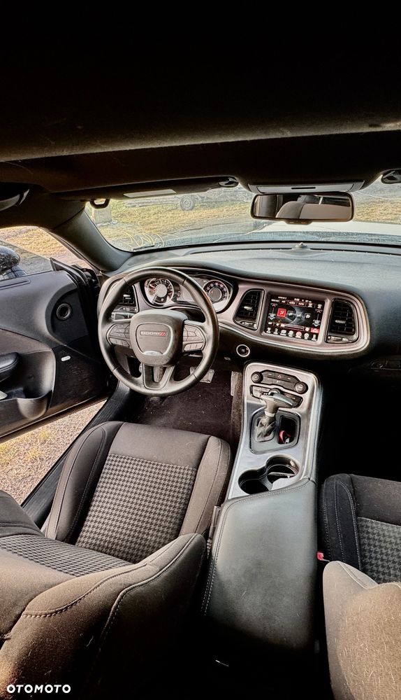 Dodge Challenger - 12