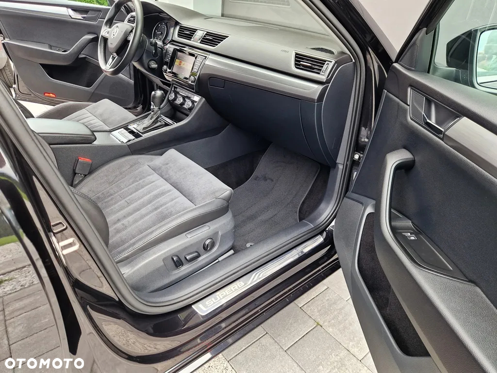 Skoda Superb Combi 2.0 TDI DSG Premium Edition - 20