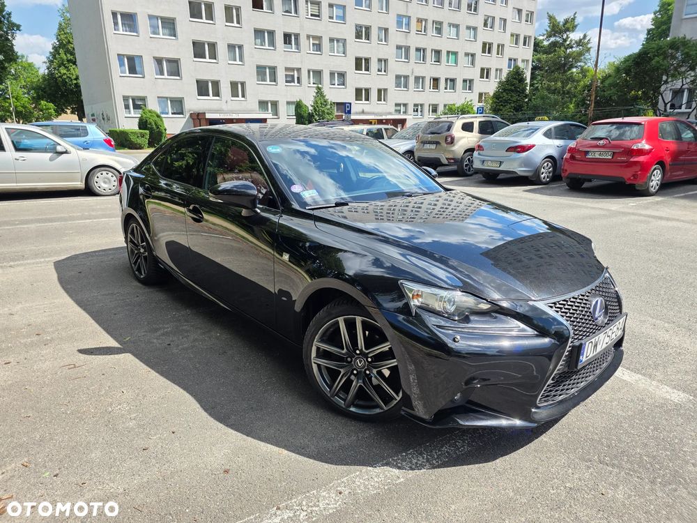 Lexus IS 300h F Sport - 11