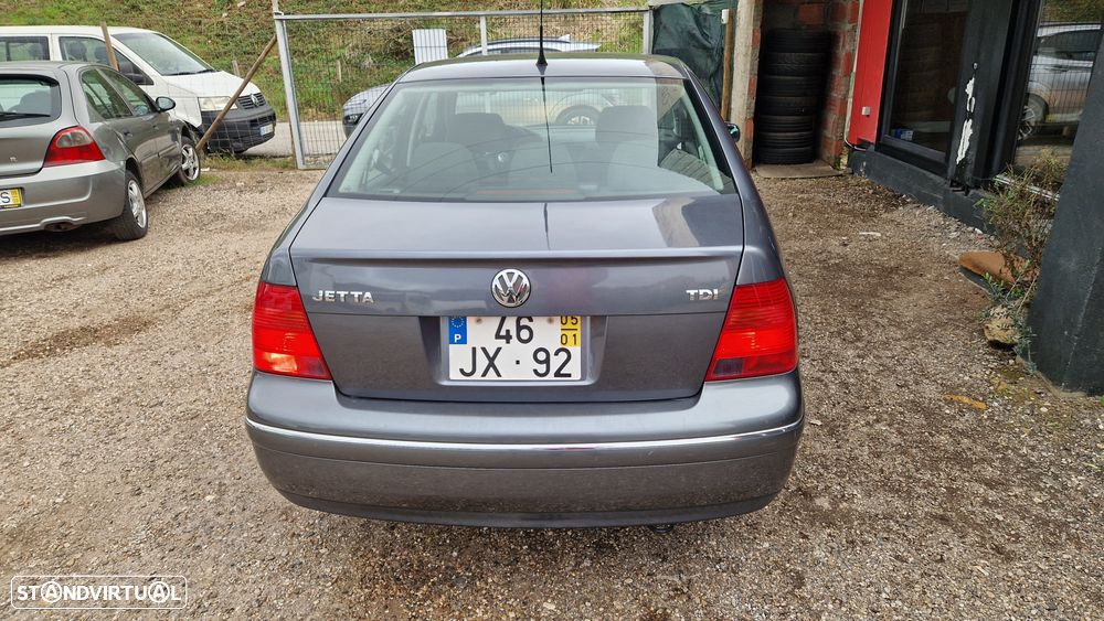 VW Jetta 1.9 TDi Confortine DSG - 13