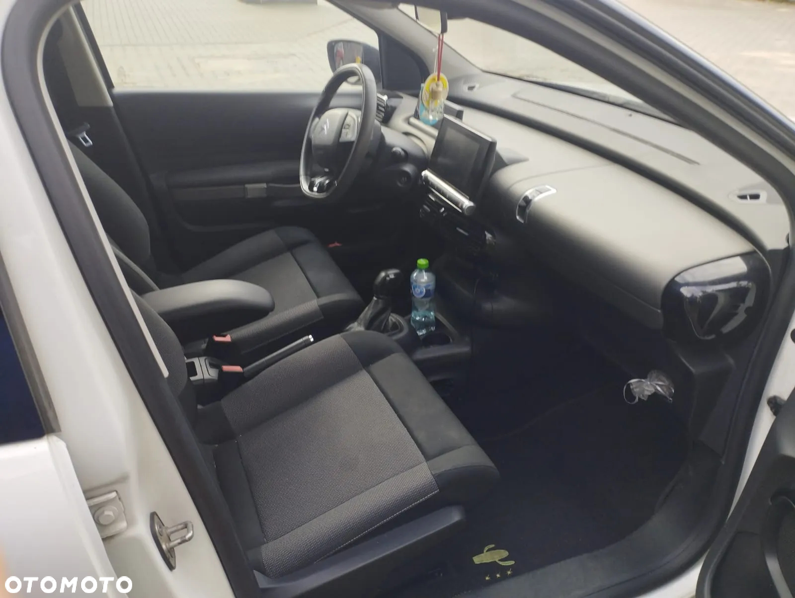 Citroën C4 Cactus 1.2 PureTech Shine S&S - 2