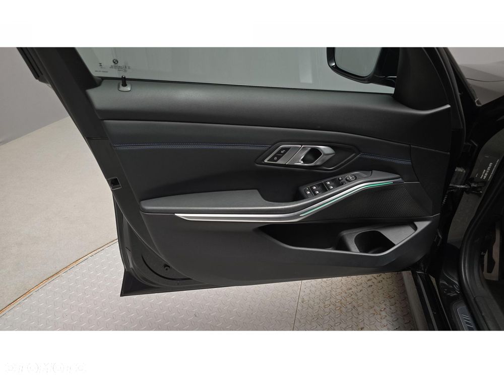 BMW Seria 3 320d xDrive mHEV M Sport - 17