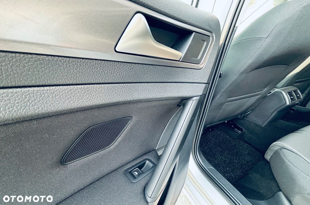 Volkswagen Golf - 33