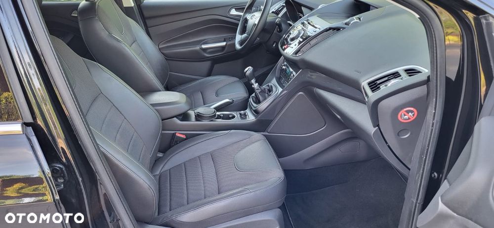 Ford Kuga 1.6 EcoBoost 2x4 Titanium - 12