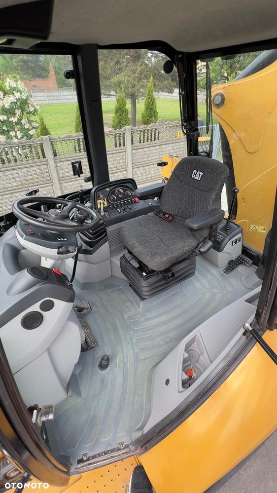 Caterpillar 428E - 23