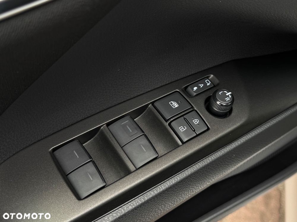 Toyota Camry 2.5 Hybrid Comfort CVT - 25