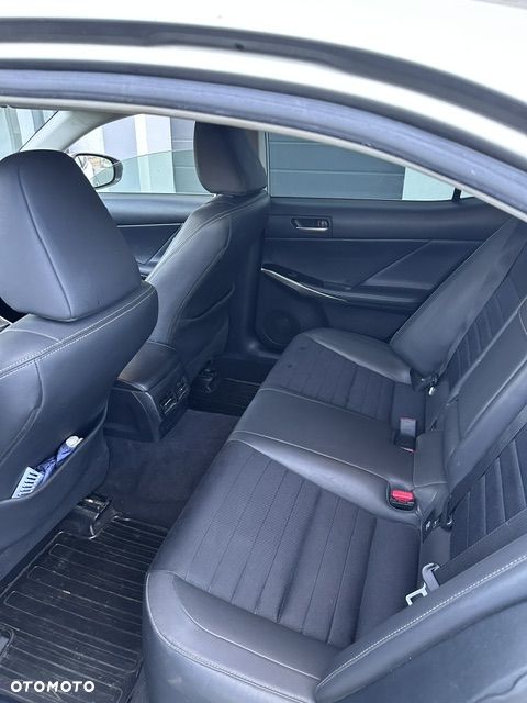 Lexus IS 200t / 300 Elegance - 11