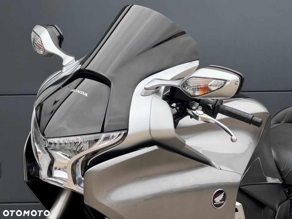 Honda VFR - 24