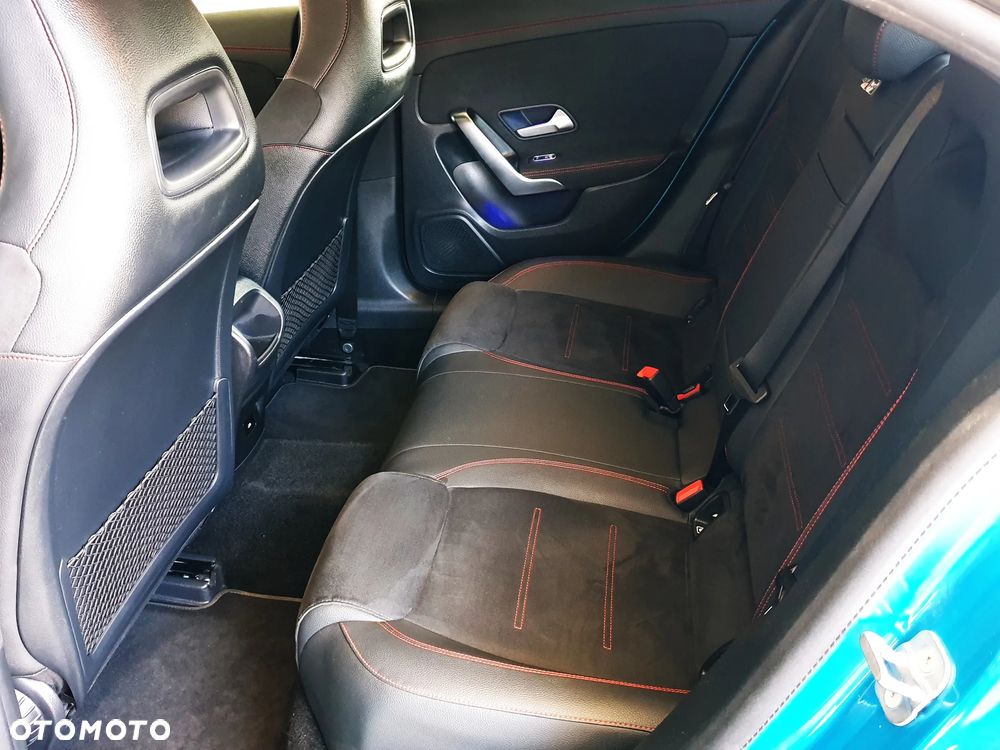 Mercedes-Benz CLA 180 AMG Line 7G-DCT - 22