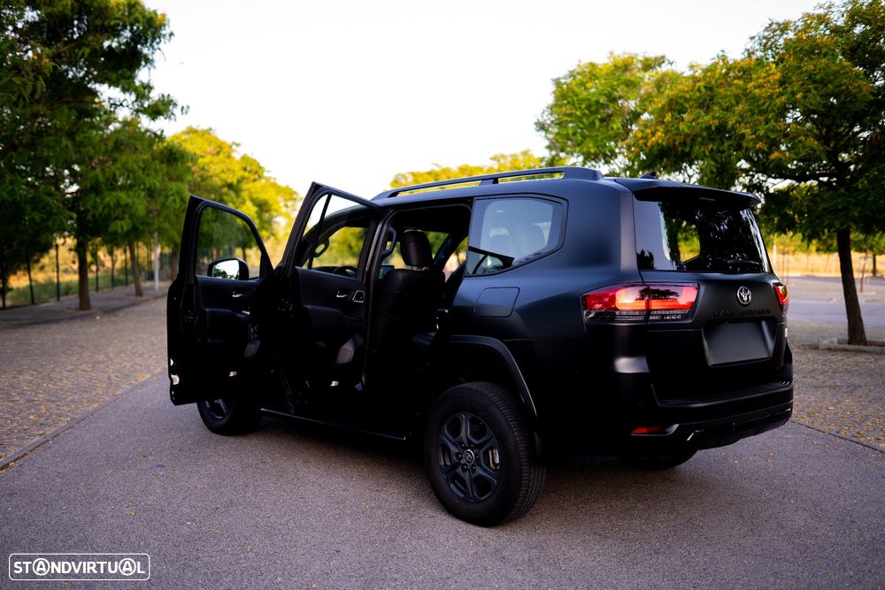 Toyota Land Cruiser - 3
