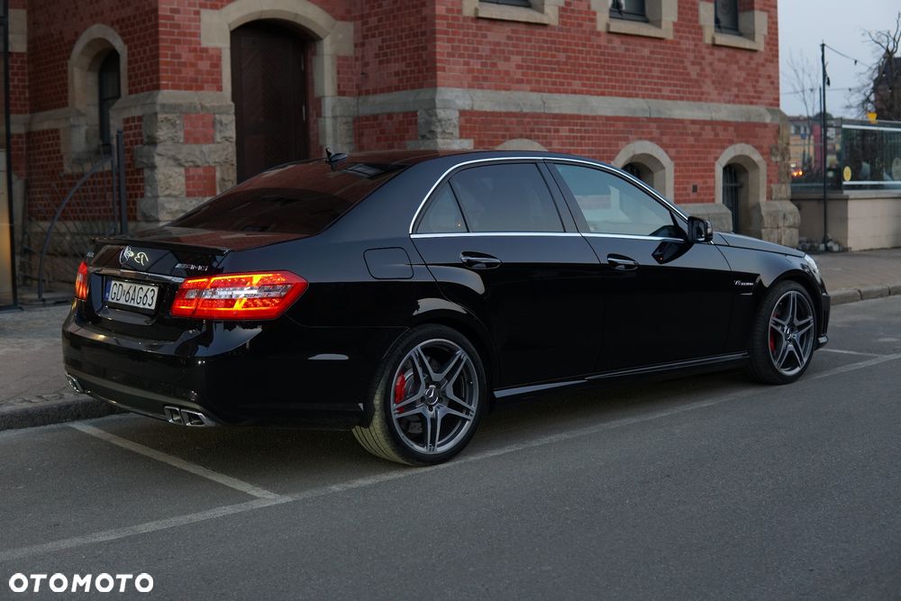 Mercedes-Benz Klasa E 63 AMG - 23