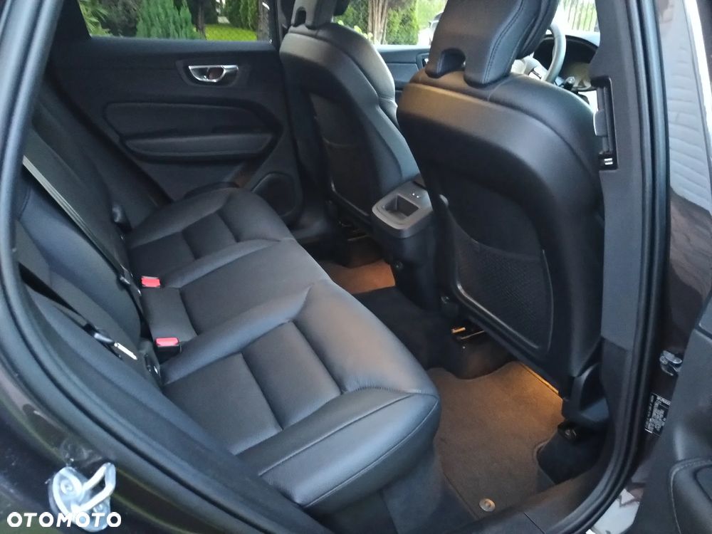 Volvo XC 60 B4 D Plus Dark - 8