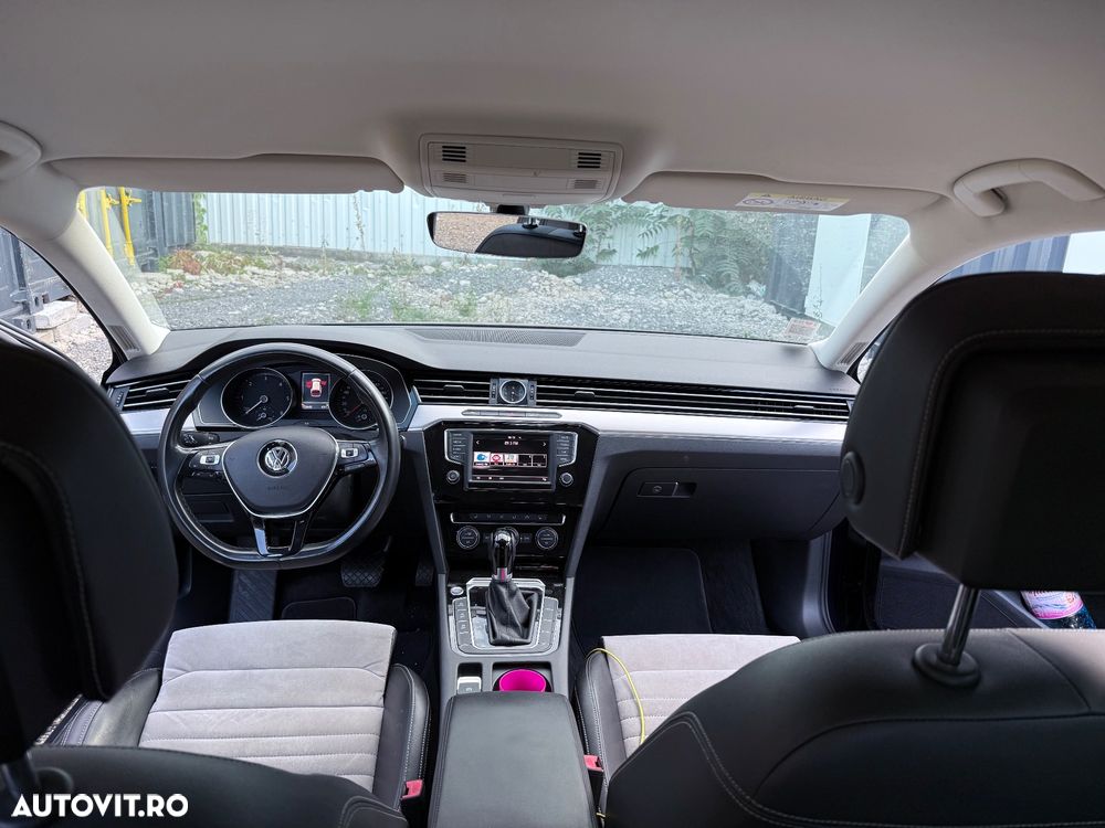 Volkswagen Passat Variant 2.0 TDI DSG 4Motion Highline - 12