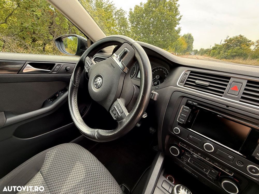 Volkswagen Jetta 1.6 TDI Highline - 10