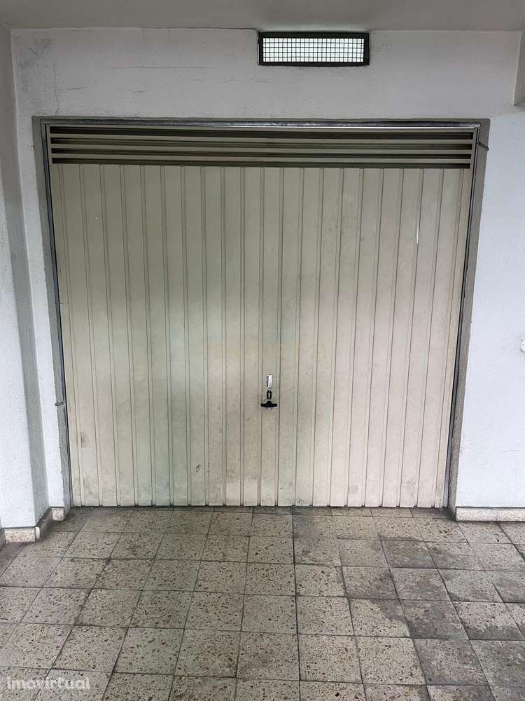 **Box na Rua Maria Carlota D´Oliveira para arrendar!** - Grande imagem: 3/7