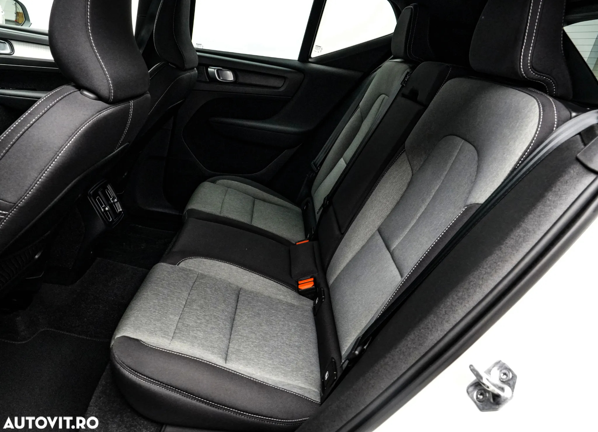 Volvo XC 40 T3 AT8 Momentum Pro - 13