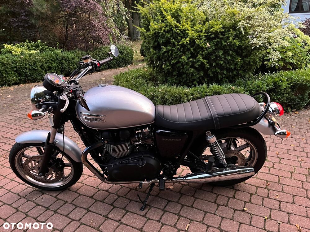 Triumph Bonneville - 1
