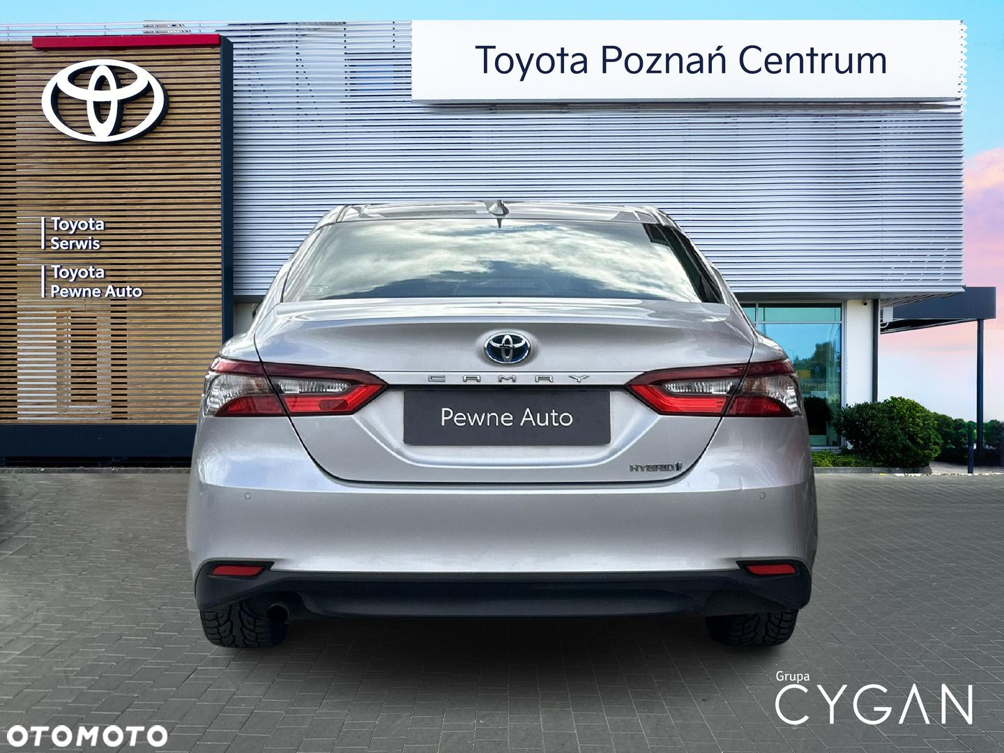 Toyota Camry - 4