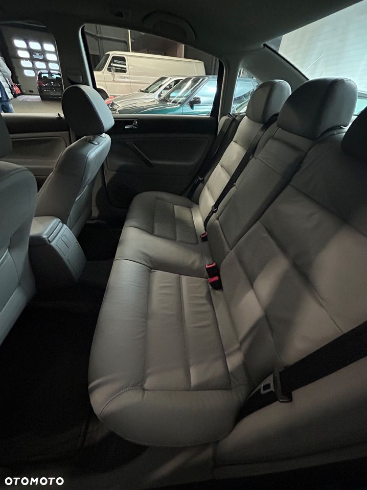 Volkswagen Passat - 11