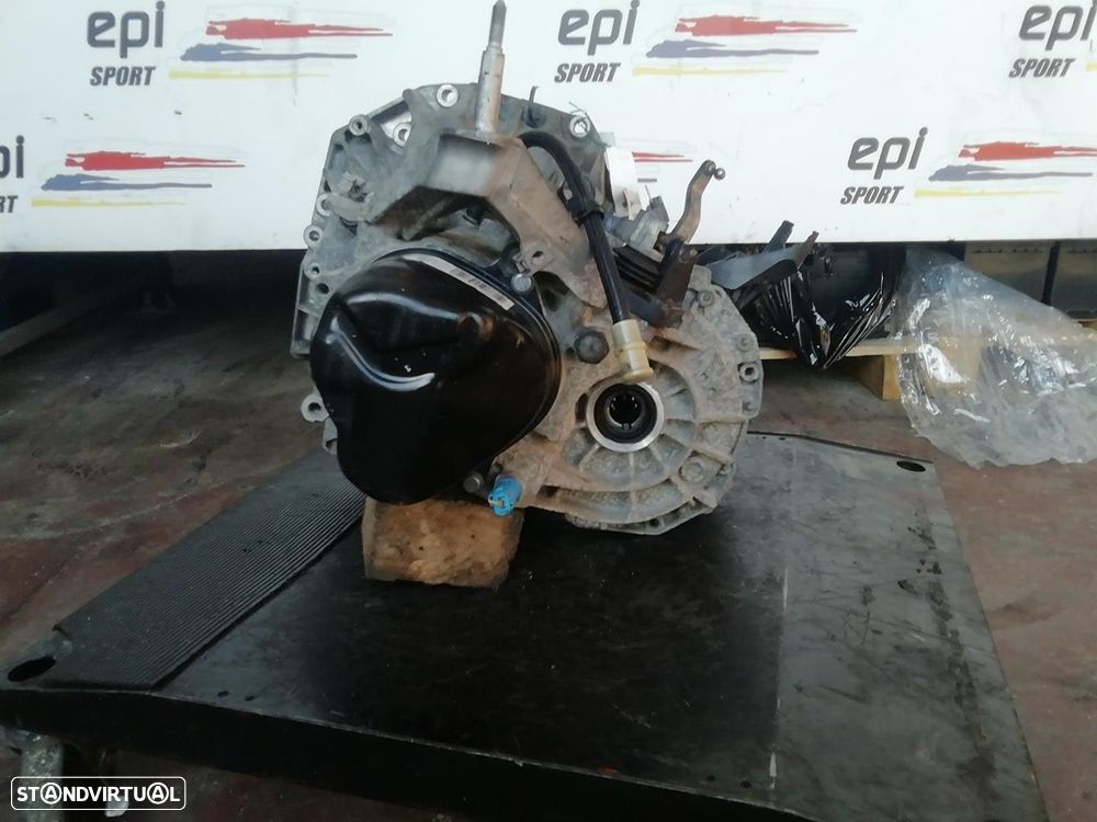 CAIXA VELOCIDADES DACIA LOGAN 2010 - 3