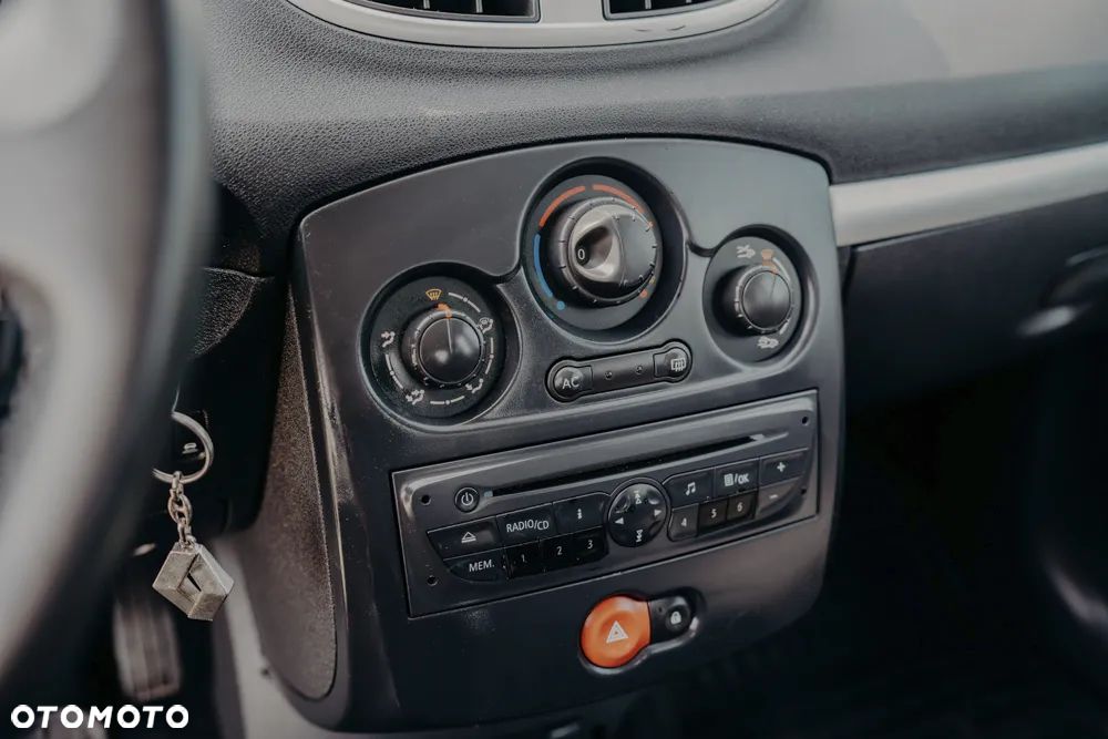Renault Clio - 32