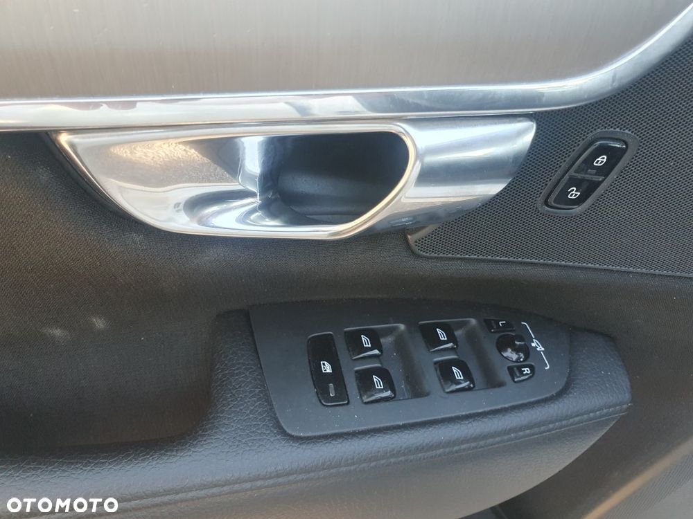 Volvo S90 D4 Momentum - 19