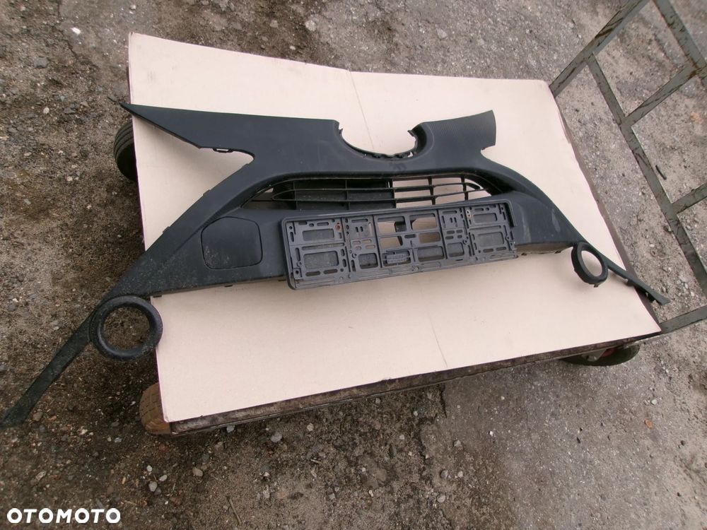 ZDERZAK PRZÓD GRILL TOYOTA AYGO II  14-18 - 2