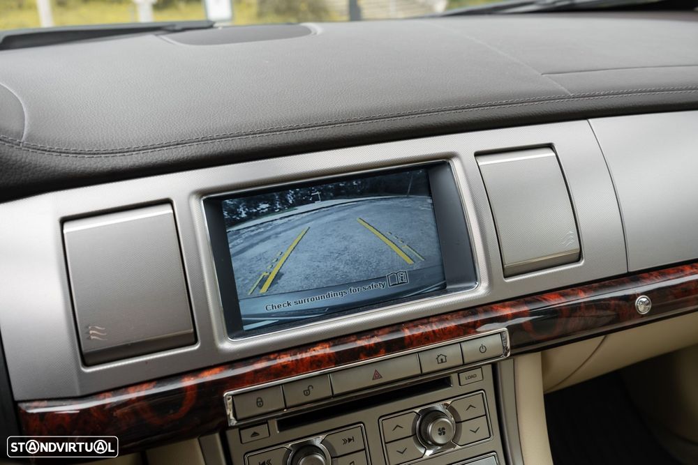 Jaguar XF 3.0 D V6 Luxury - 17
