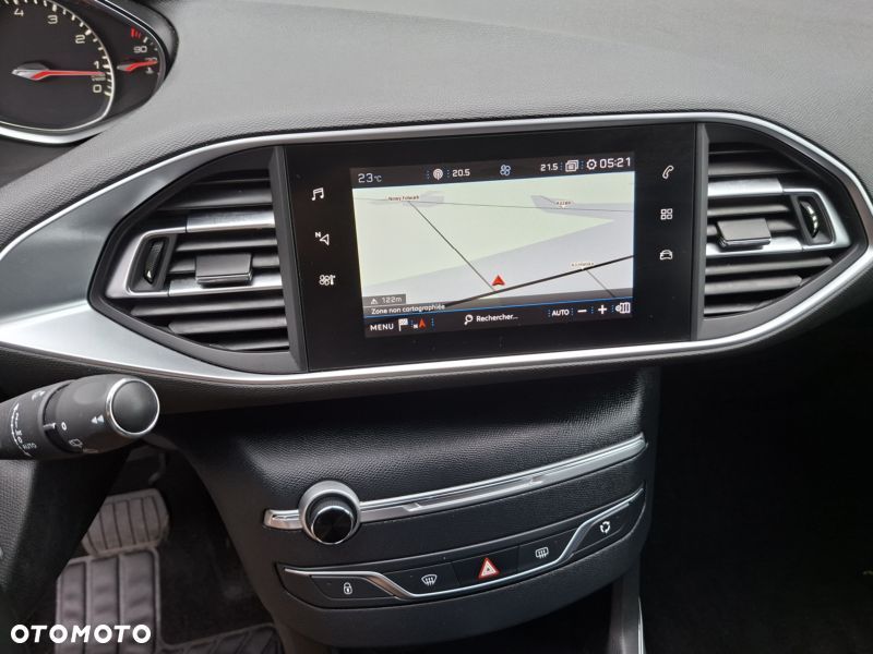 Peugeot 308 PureTech 130 GPF EAT8 Stop & Start Allure Business-Paket - 22